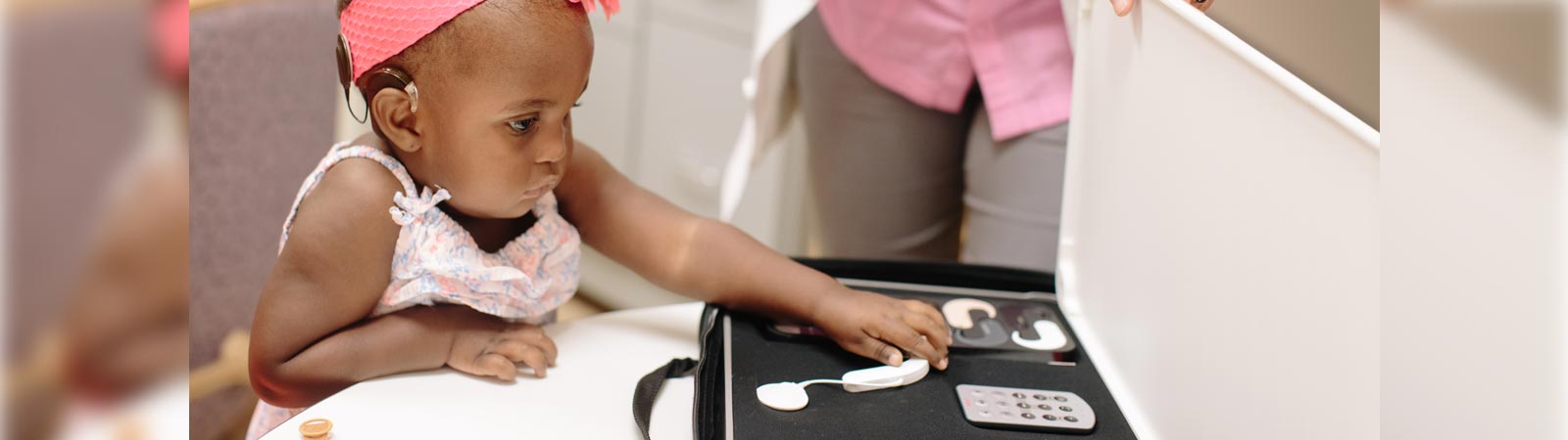 Cochlear_Implant(L170711110)-1600x450