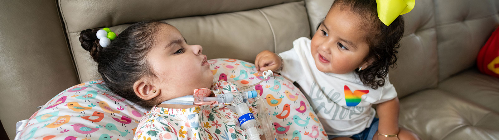 Belmares_Sisters(J210809080)-1600x450f